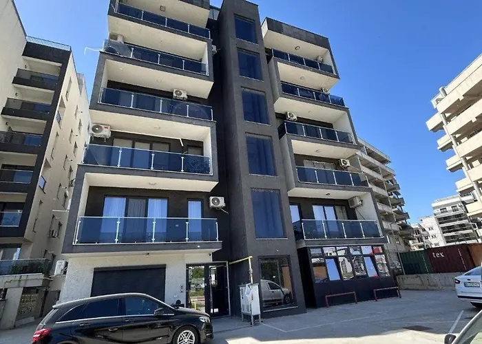 Penthouse Mamaia アパート